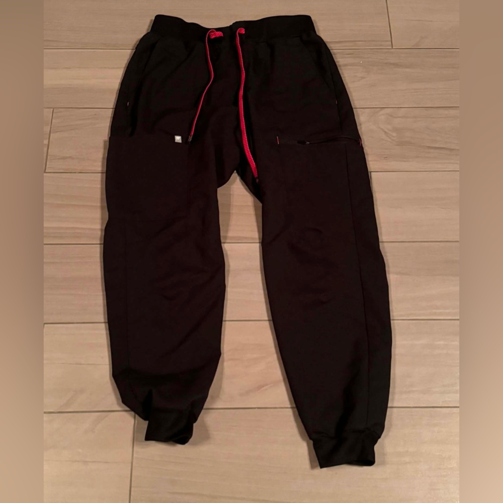 Fabletics Black cargo scrub pants with Red Drawstring MEDIUM